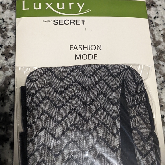 Tire Tread Tights - Picture 3 of 3